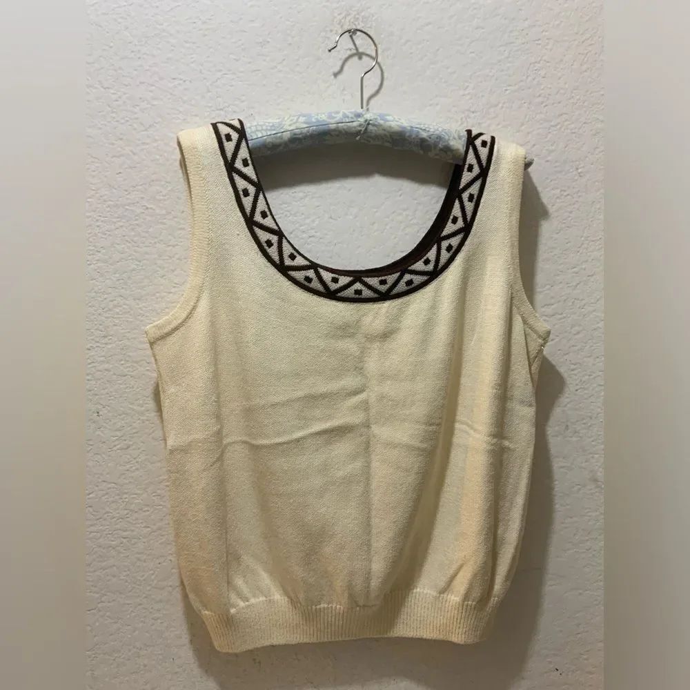 St. John Knit Shell (Cream) black detail at neckline size L